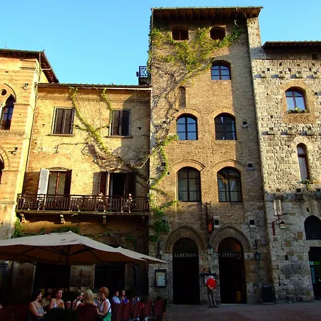 Hotel La Cisterna 3*