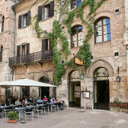 Hotel La Cisterna 3*