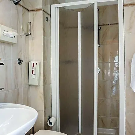 La Cisterna 3*