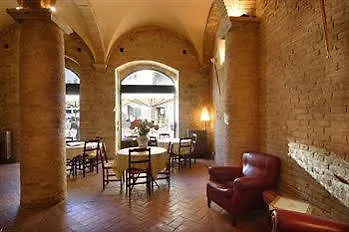 Hotel La Cisterna 3*