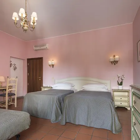La Cisterna Hotel 3*