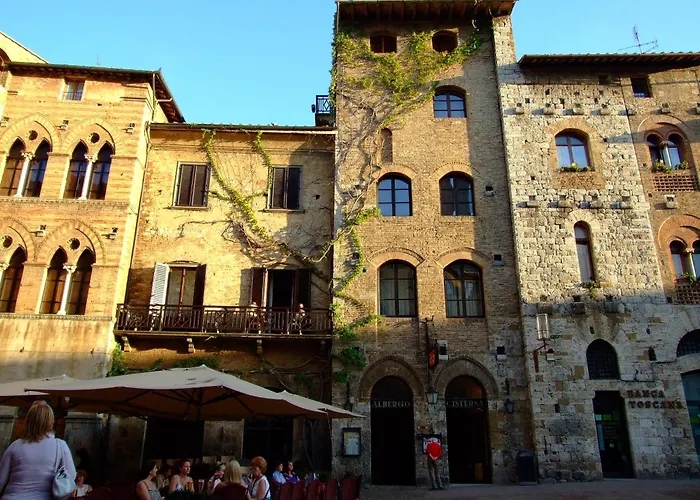 Hotel La Cisterna 3*