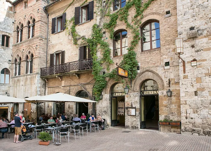 Hotel La Cisterna 3*