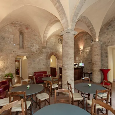 La Cisterna فندق